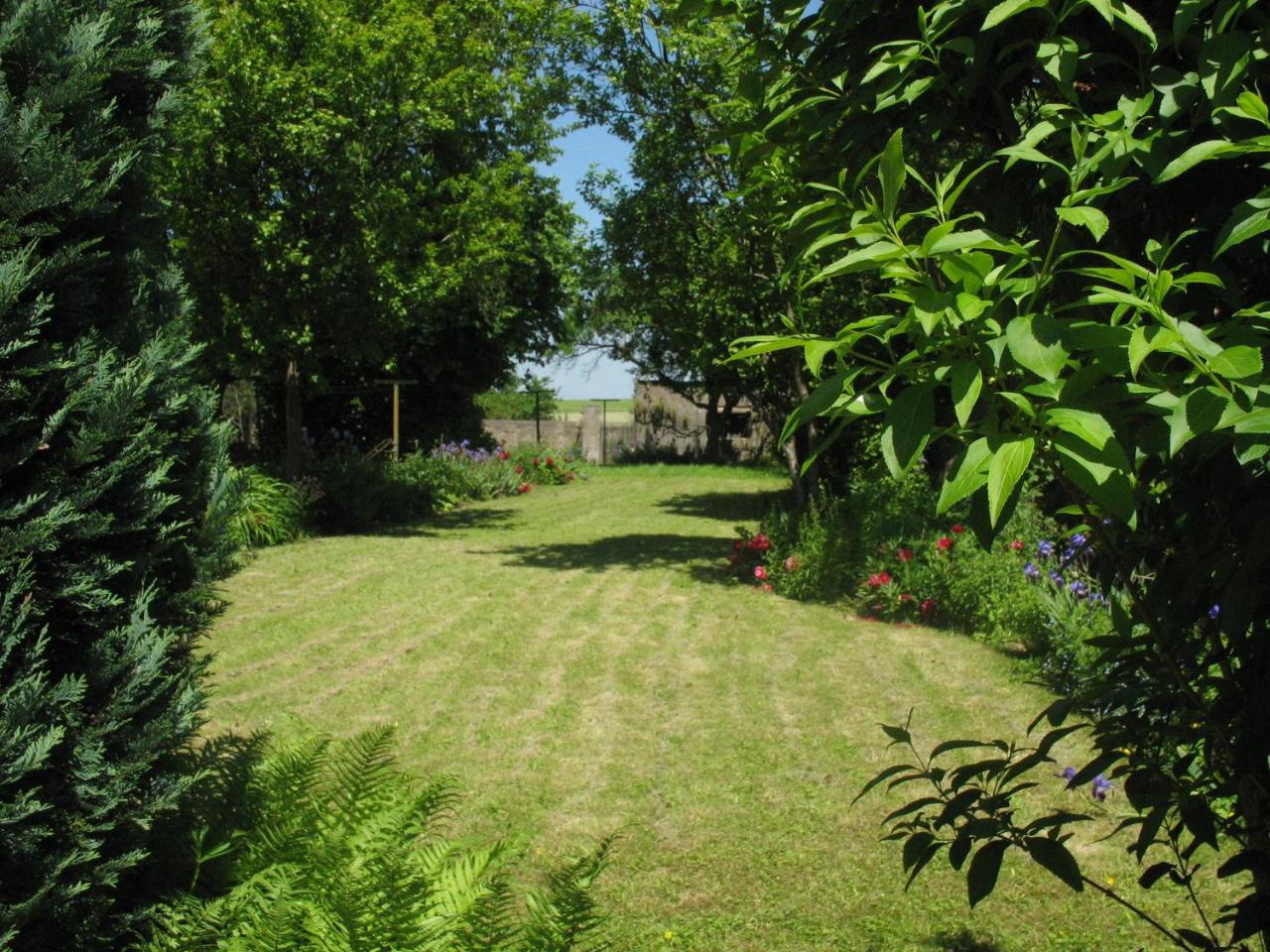 Les Jardins De La Grange Rezonville Exterior foto