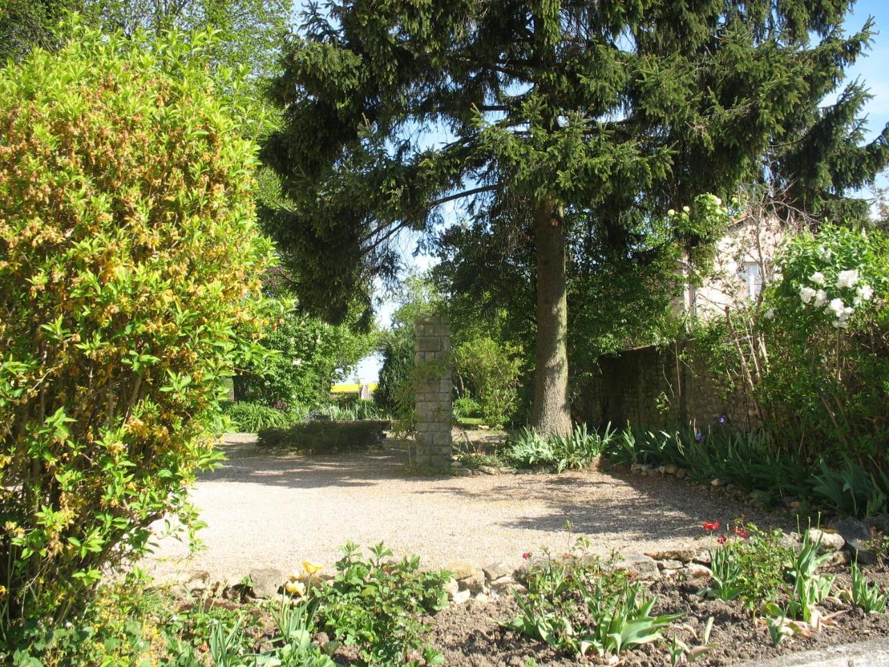 Les Jardins De La Grange Rezonville Exterior foto